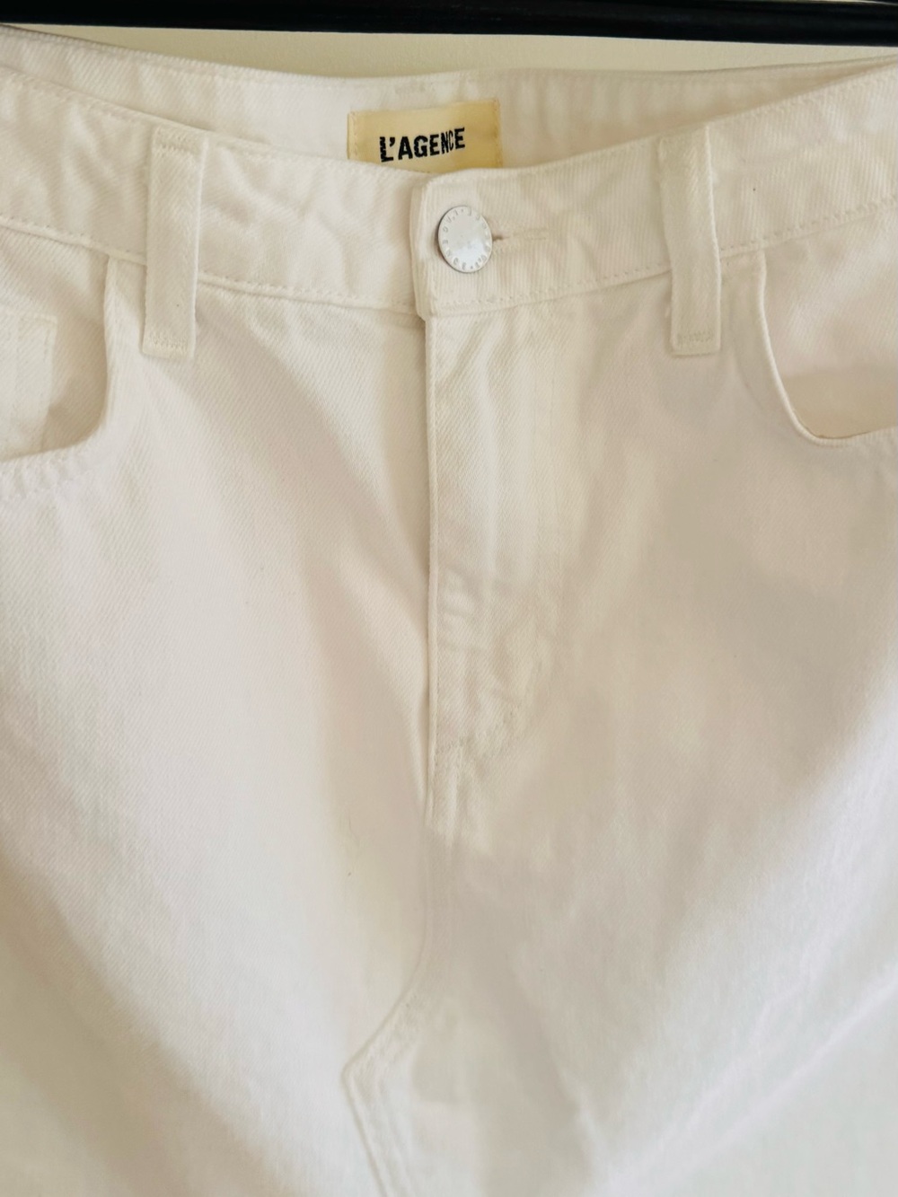 L'AGENCE White Men's Denim Shorts - Clean Front Skirt Style - Picture 5 of 5